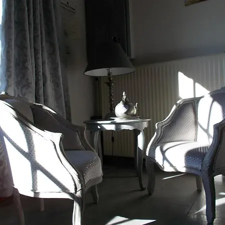 Les Petunias Bed & Breakfast Hugier